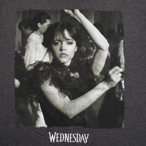 Wednesday Addams Sz XL Mens Jenna Ortega Gray Graphic T-Shirt Halloween Netflix - Picture 2 of 5